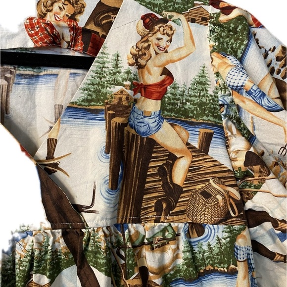 Women’s Alexander Henry Vintage Novelty Pin Up Girls The Great Outdoors Top M/L - Picture 4 of 15